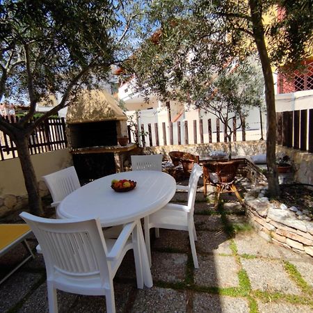 Villetta Simiri Caposchiera Con Cortile E Bbq فيلاّسيمِيوس المظهر الخارجي الصورة